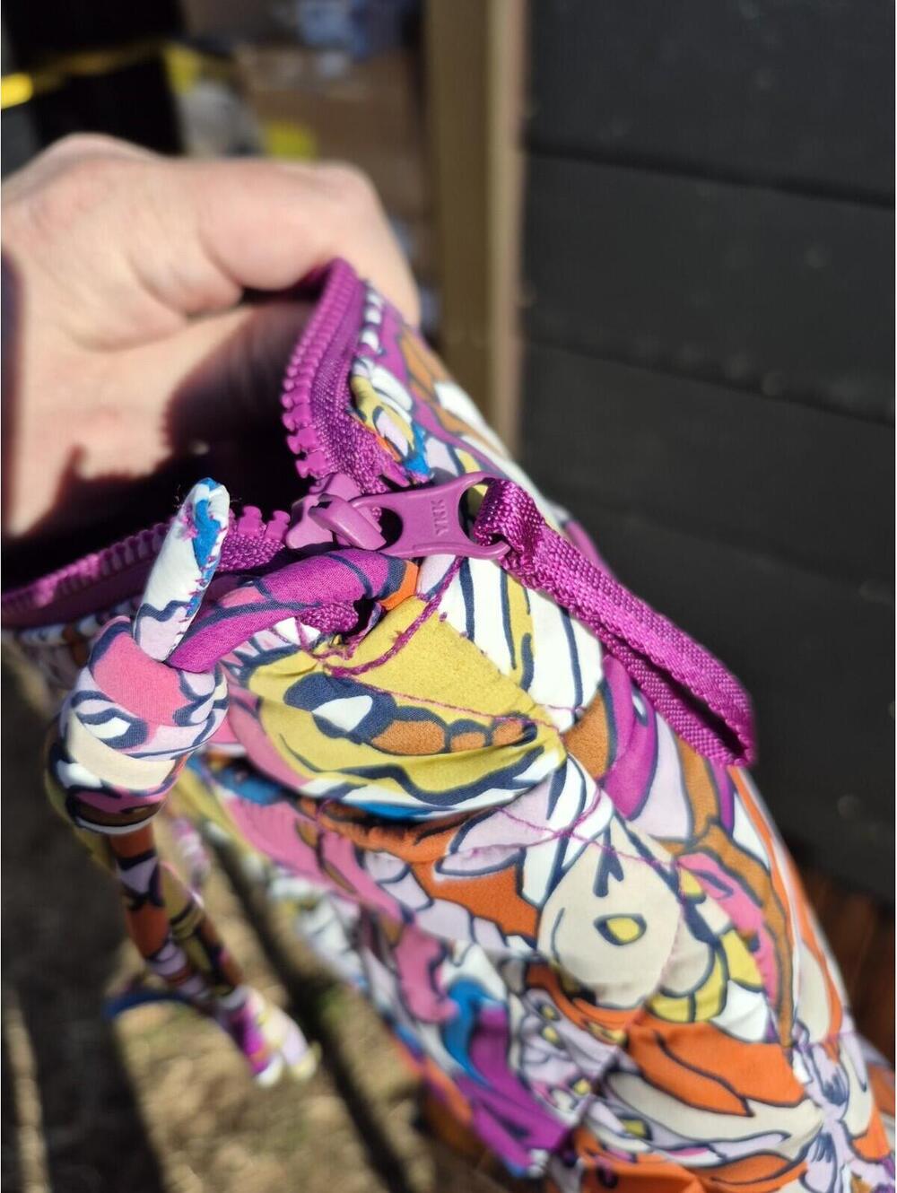 Vera Bradley Womens Featherweight Original Hipster Crossbody, Flutter, $80 MSRP - Picture 9 of 10